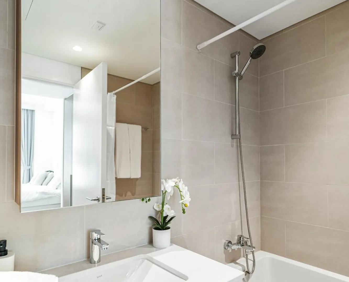 Beach View Luxury Apartment Dubai