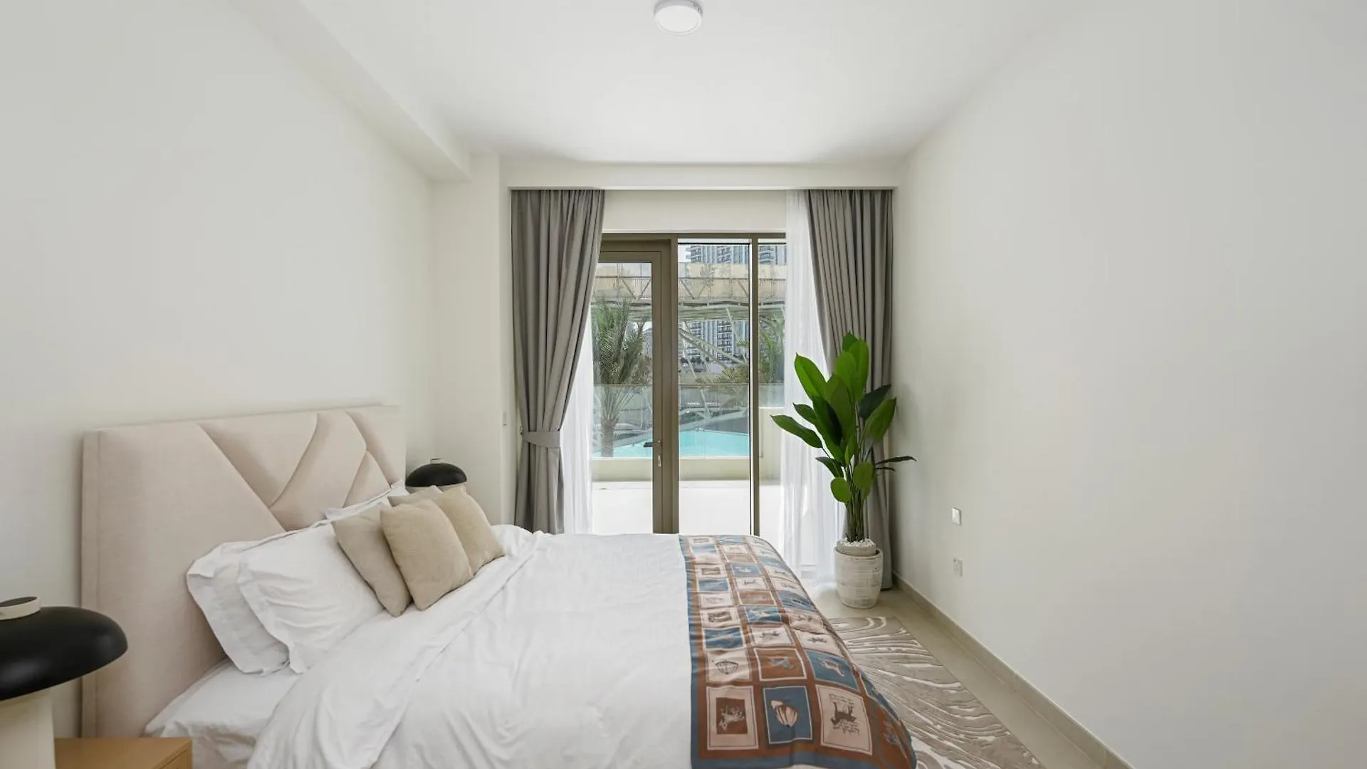 Beach View Luxury Apartment Dubai