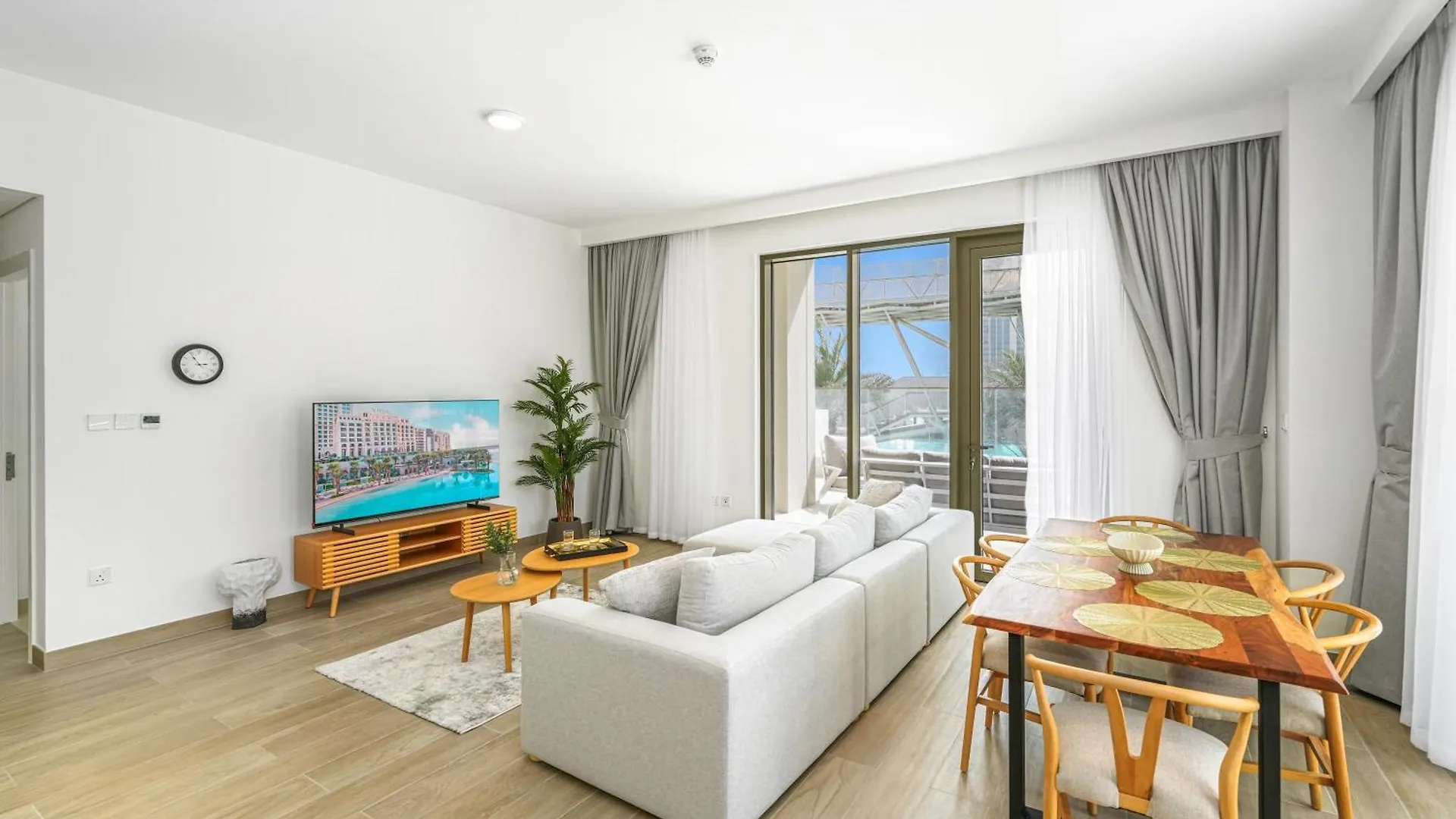 Beach View Luxury Apartment Dubai
